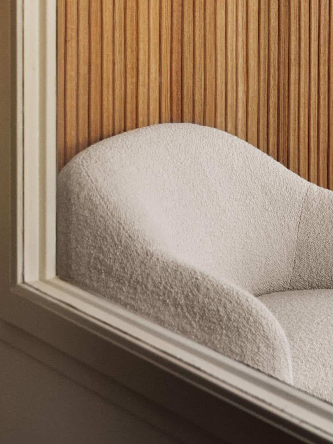 Классическое кресло Fogia Barba из белой ткани