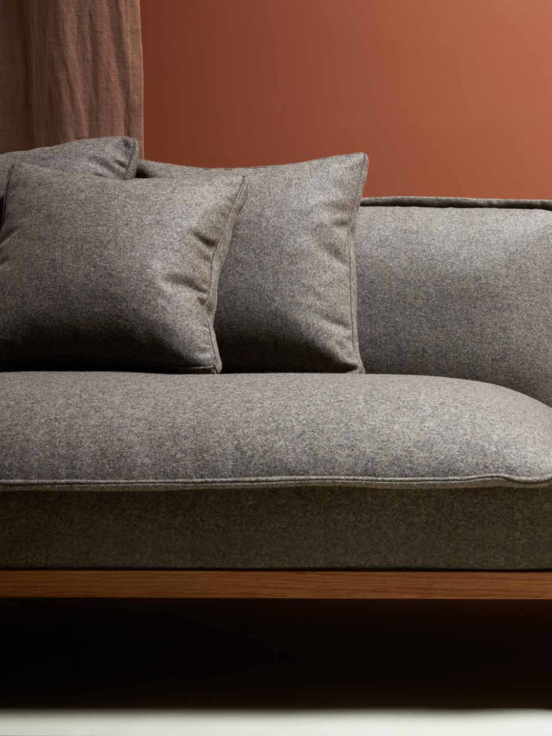 Премиум диван Fogia Jord 2-местный серого цвета