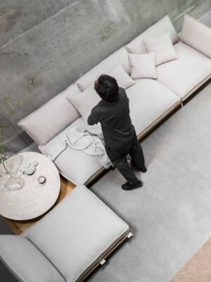 Элегантный диван Fogia Jord 3-местный в минималистичном интерьере