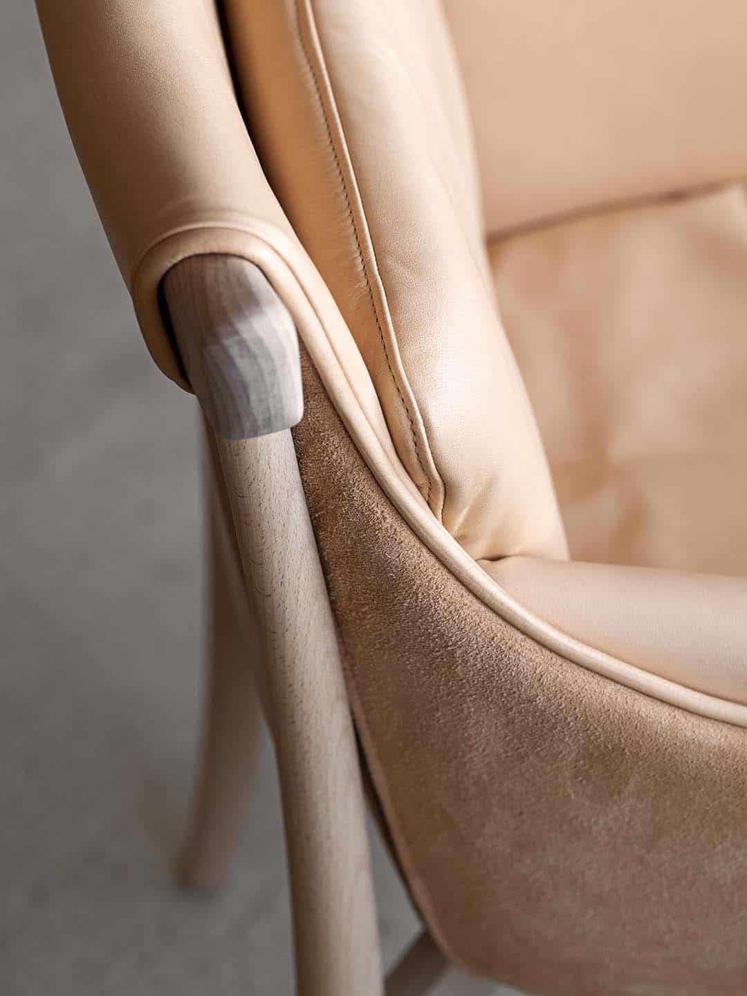 Практичное кресло Garsnas Viva из натуральной кожи