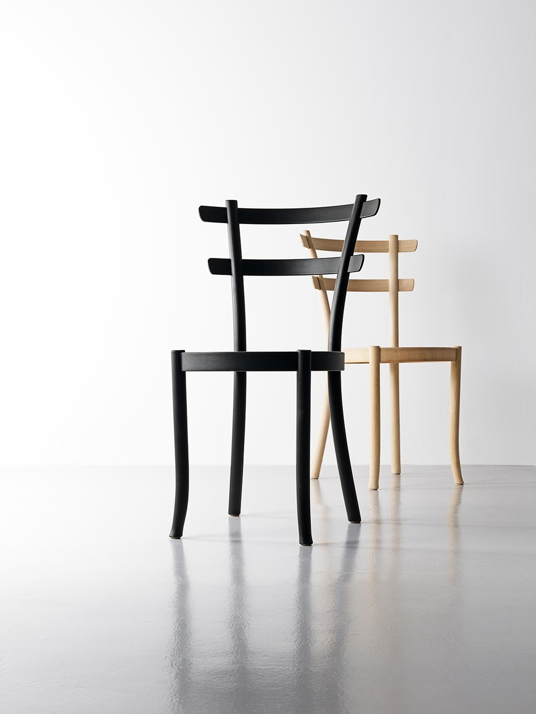 Обеденный стул Garsnas Wood в скандинавском стиле черного цвета