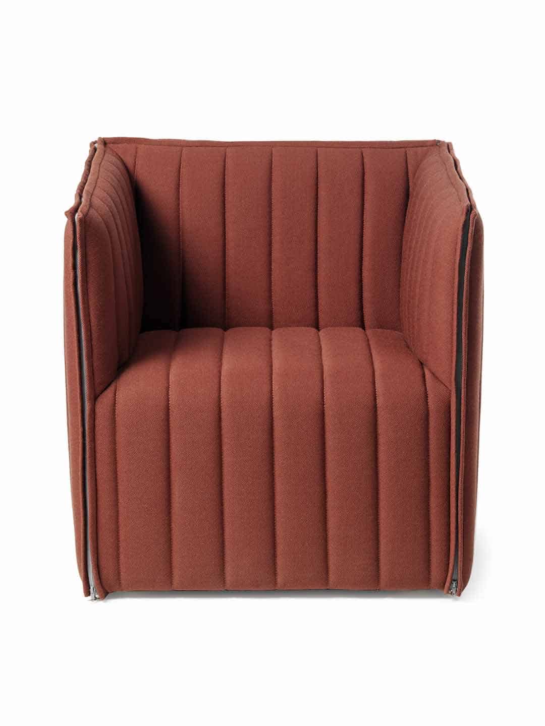 Красивое кресло Garsnas Kvilt easy в обивке кирпичного цвета