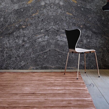 Дизайнерский ковер Massimo Bamboo в темном интерьере