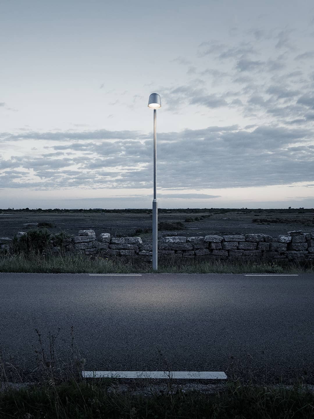 Уличный светильник Zero Lighting Convex Pole в скандинавском стиле серого цвета