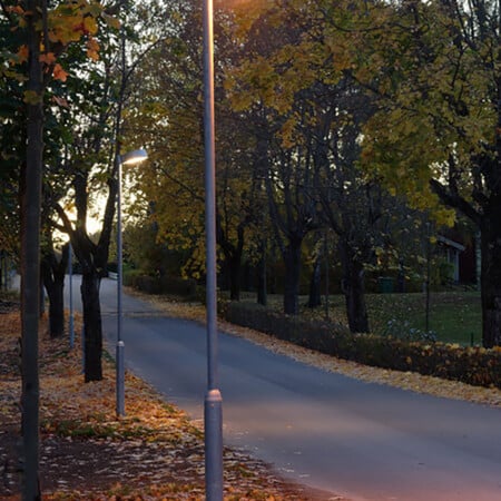 Скандинавский уличный фонарь Zero Lighting Pole Puck серого цвета