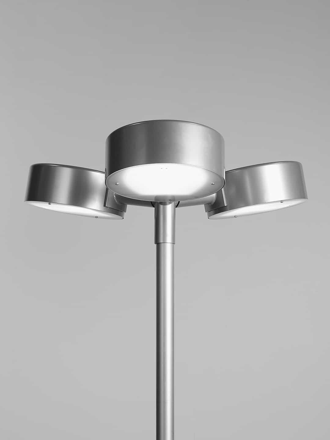 Металлический уличный фонарь Zero Lighting Pole Trepuck в скандинавском стиле