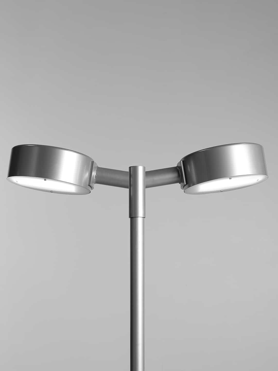 Металлический уличный фонарь Zero Lighting Pole Tvapuck серого цвета