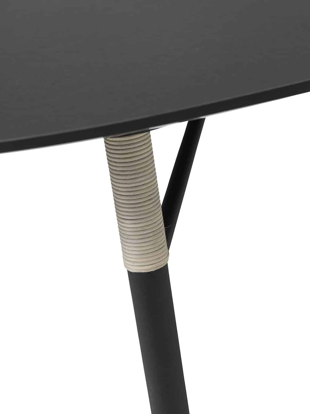 Обеденный стол Warm Nordic Affinity в скандинавском стиле черного цвета