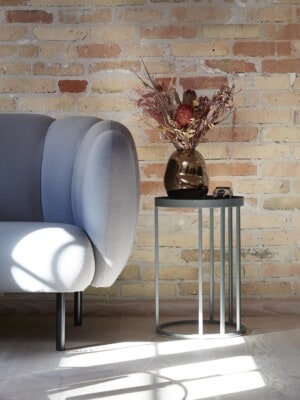 Дизайнерское кресло для отдыха Warm Nordic Cape в стильном интерьере