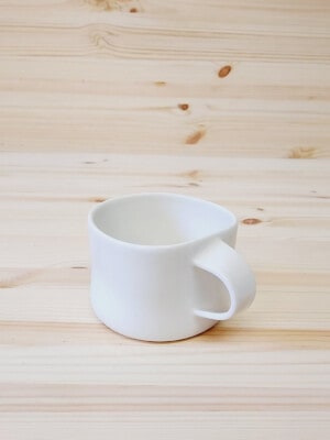 Стильная чашка для чая и кофе Tonfisk TOUCH, 240мл из белого фарфора