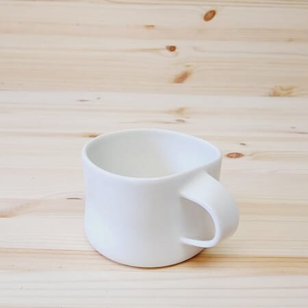 Стильная чашка для чая и кофе Tonfisk TOUCH, 240мл из белого фарфора