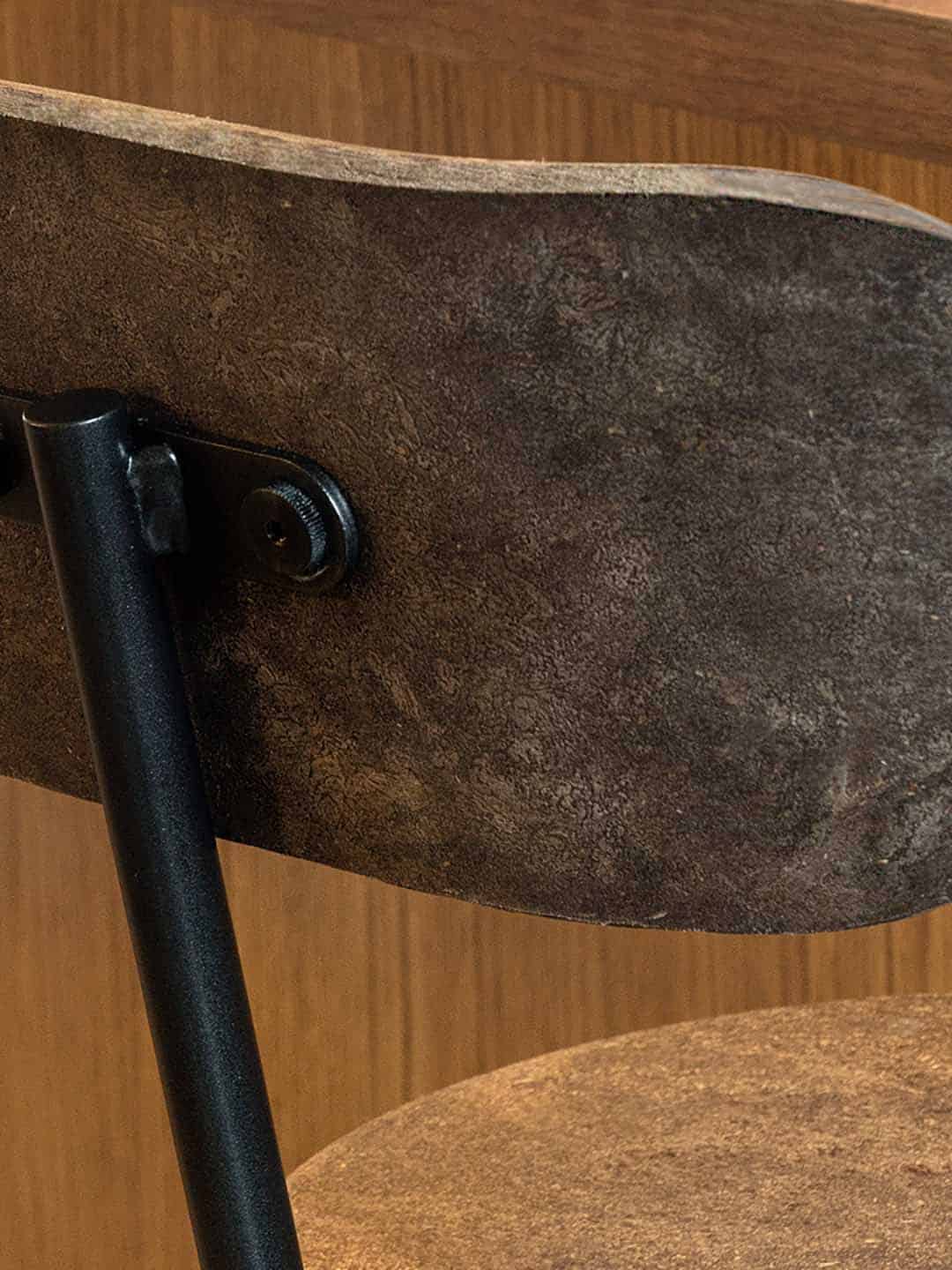 Полубарный стул Mater Earth премиум класса в стильном интерьере
