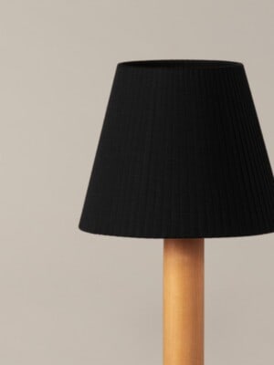 Настольная лампа Santa Cole Basica M1 премиум класса черного цвета