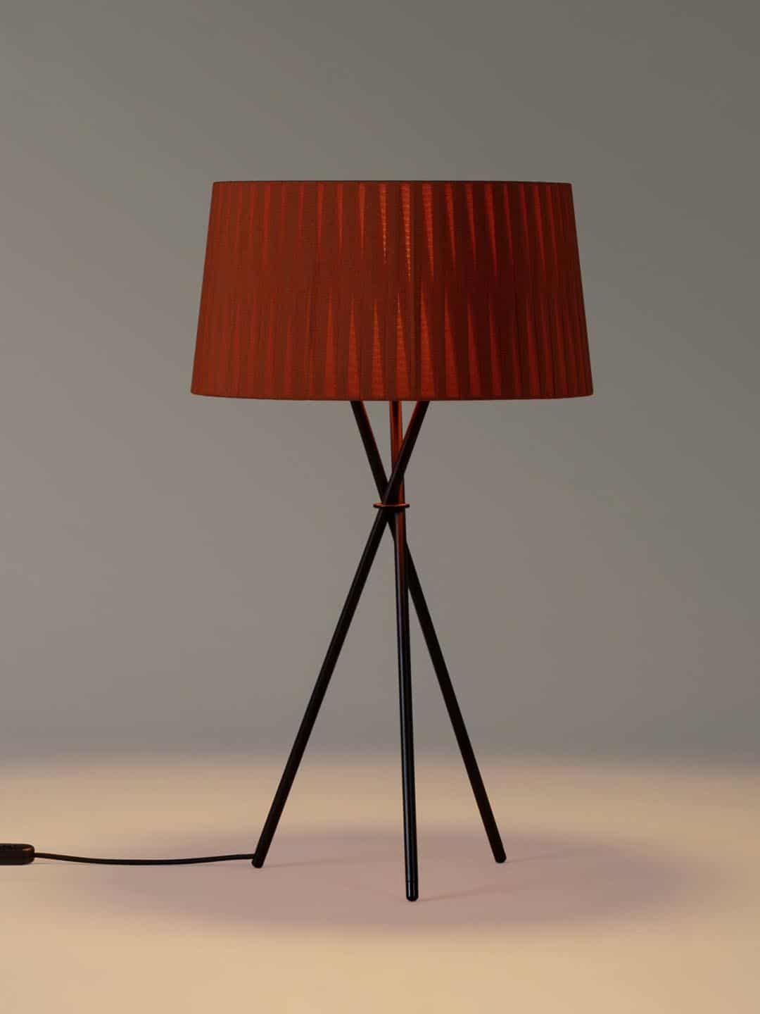 Скандинавская настольная лампа Santa Cole Tripode для классического интерьера
