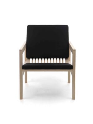 Красивое кресло Nikari Yka2* с обивкой черного цвета