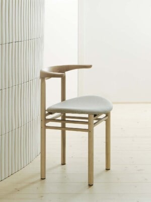 Обеденный стул Nikari Linea RMT3 в скандинавском стиле в дизайнерском интерьере