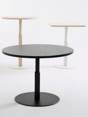 Кофейный стол Karl Andersson Woodwork премиум класса в светлом помещении