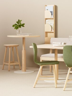 Оригинальный кофейный стол Karl Andersson Woodwork в дизайнерском интерьере