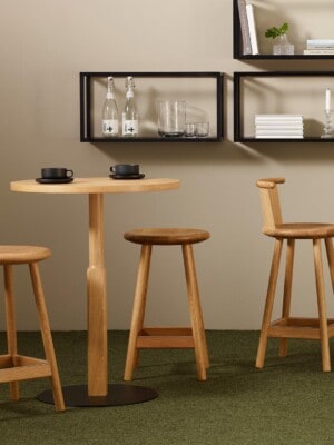Классический кофейный стол Karl Andersson Woodwork в скандинавском интерьере