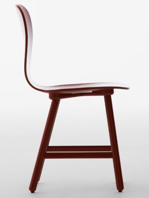Элегантный стул Karl Andersson Shell красного цвета