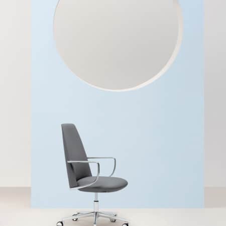 Изящное офисное кресло Pedrali Elinor 3755 в интерьере