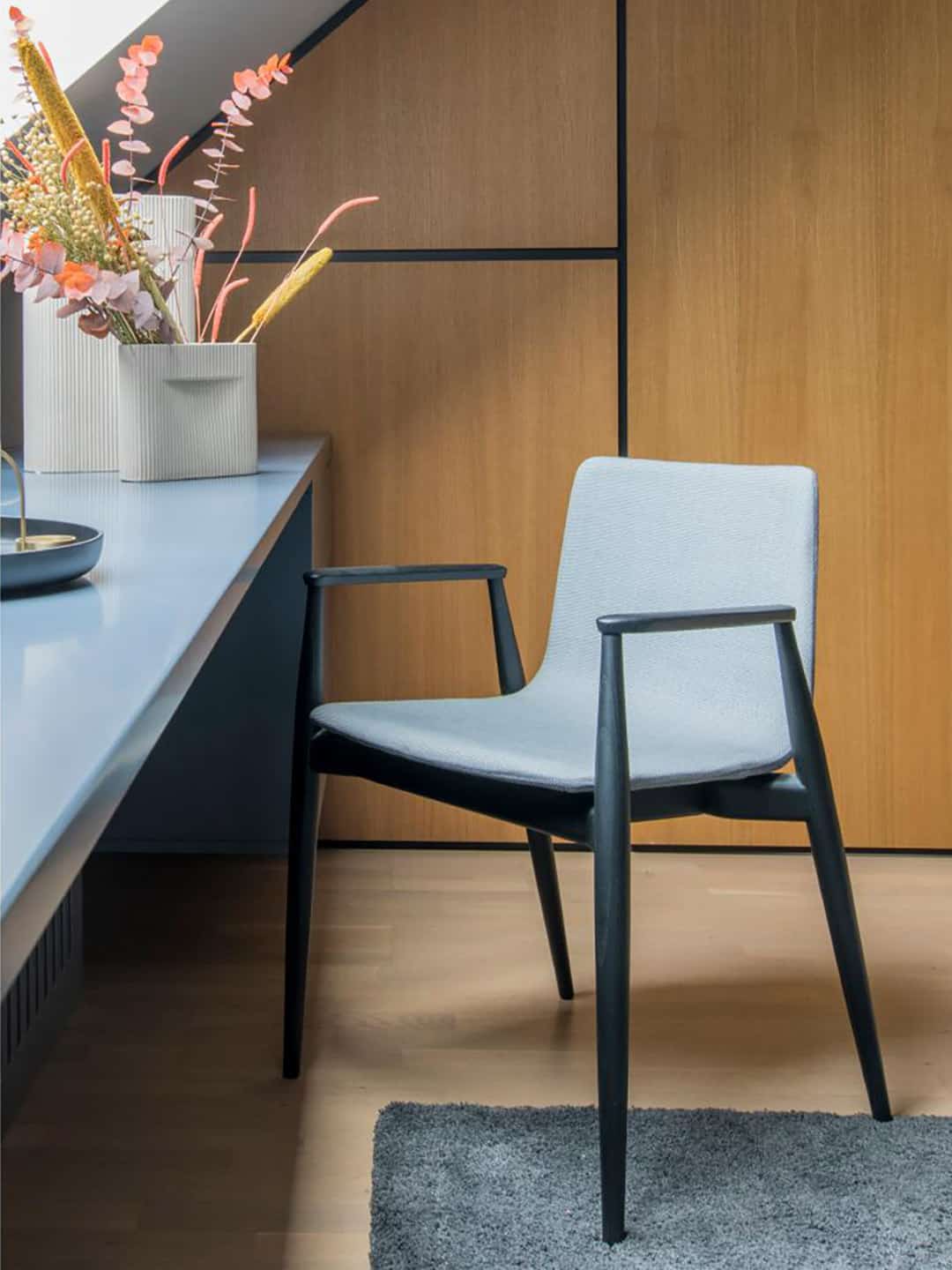 Дизайнерское кресло Pedrali Malmo 396 в интерьере отеля